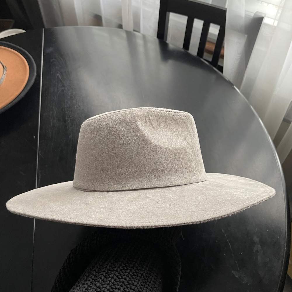 Gray Flat-Brimmed Hat - Price Firm - image 7